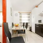 瓦罗斯公寓酒店 公寓 *