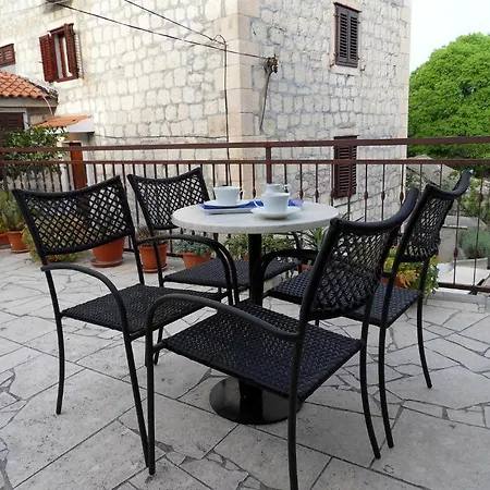 아파트먼트 바로스 *