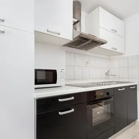 아파트먼트 바로스 *