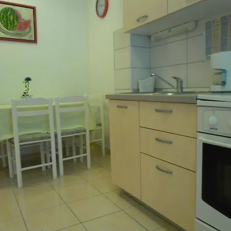 아파트먼트 바로스 *