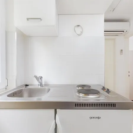 아파트먼트 바로스 *