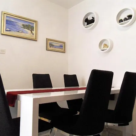 ヴァノス アパート *