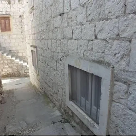 ヴァノス アパート