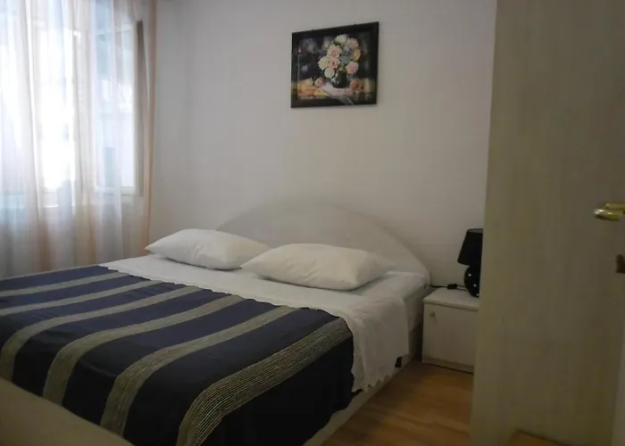 Varos Apartman *